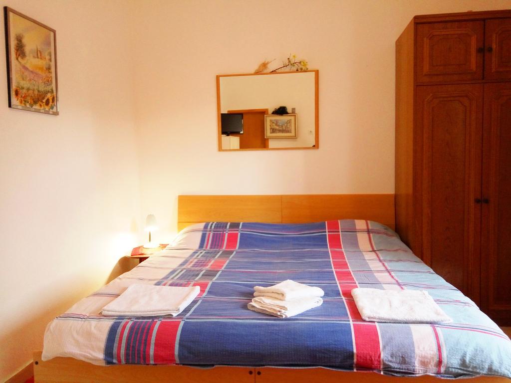 Guest House Kate Mlini Eksteriør billede